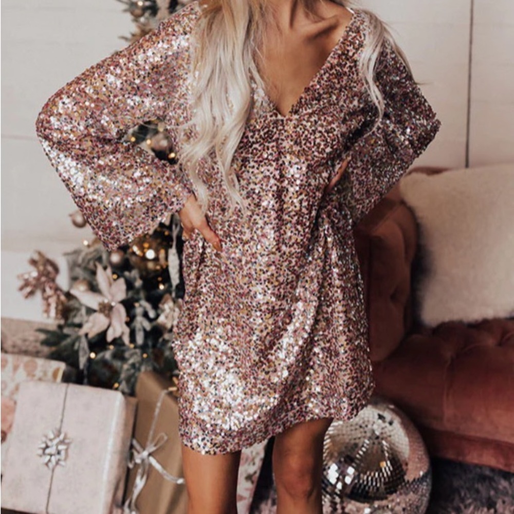 Stunning Days sequin dress curves in blush